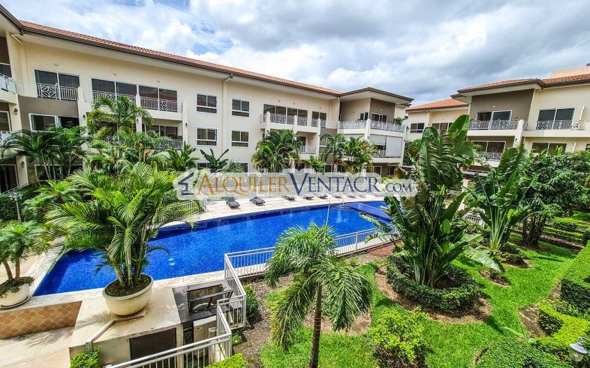 Apartamento con línea blanca y terraza en San Rafael Escazú x Country Club