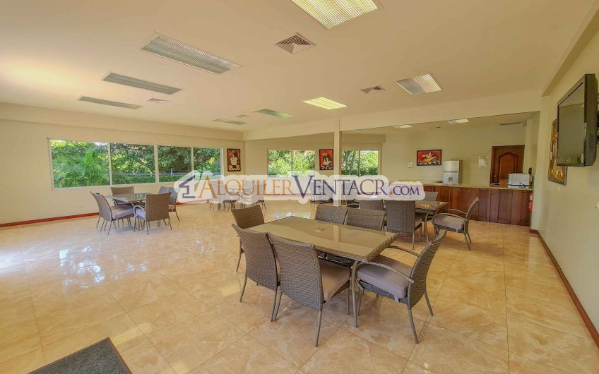 Apartamento con línea blanca y terraza en San Rafael Escazú x Country Club