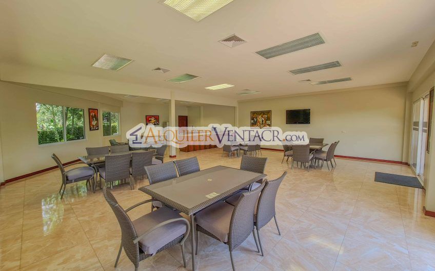 Apartamento con línea blanca y terraza en San Rafael Escazú x Country Club