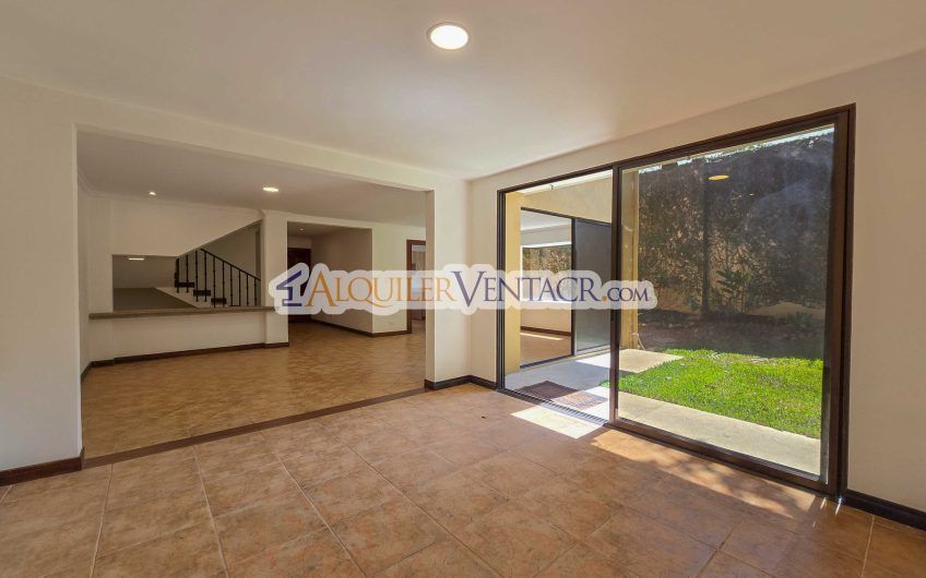 Condo esquinero de 319 m2 con 4 habit. x World Gym Guachipelín Escazú