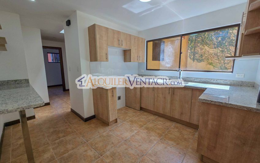 Condo esquinero de 319 m2 con 4 habit. x World Gym Guachipelín Escazú