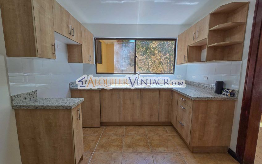 Condo esquinero de 319 m2 con 4 habit. x World Gym Guachipelín Escazú