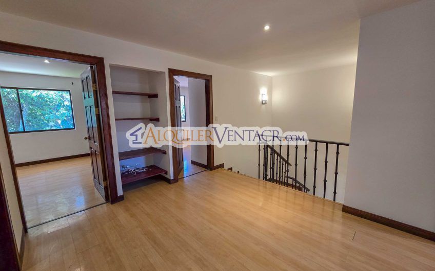 Condo esquinero de 319 m2 con 4 habit. x World Gym Guachipelín Escazú