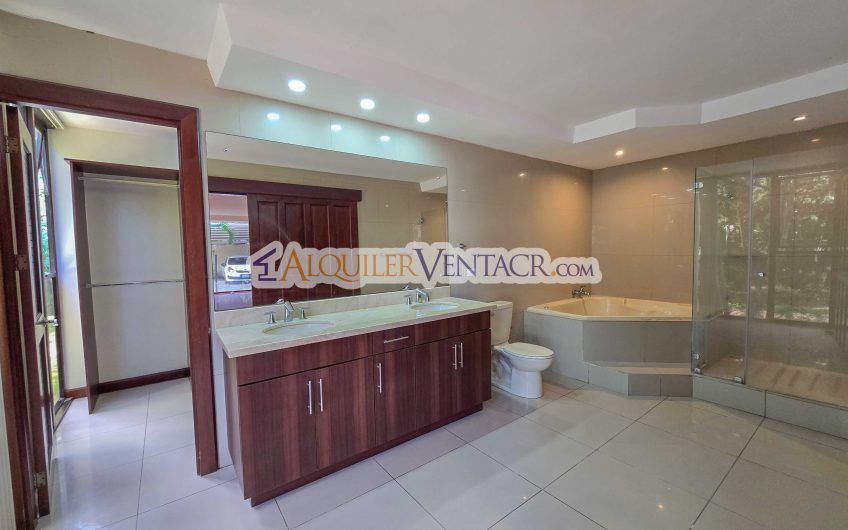 Apartamento de 220 m2 con vista en Bello Horizonte Escazú