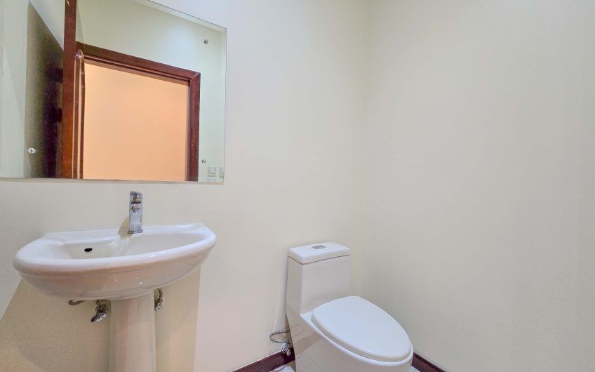 Apartamento con línea blanca y terraza en San Rafael Escazú x Country Club