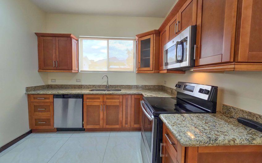 Apartamento con línea blanca y terraza en San Rafael Escazú x Country Club