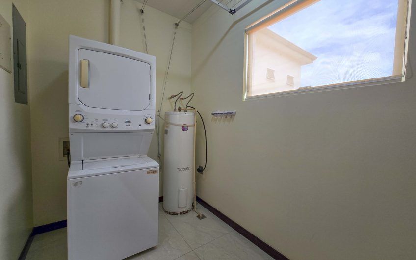 Apartamento con línea blanca y terraza en San Rafael Escazú x Country Club