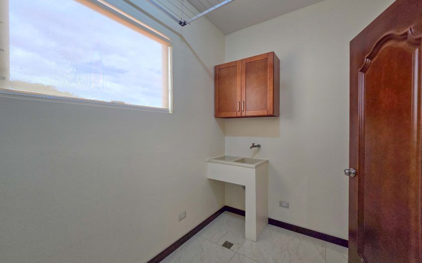 Apartamento con línea blanca y terraza en San Rafael Escazú x Country Club