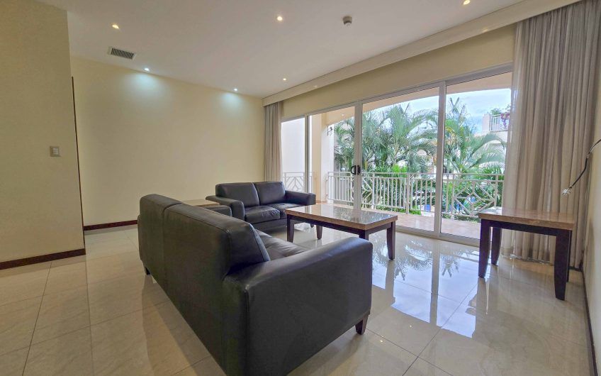 Apartamento con línea blanca y terraza en San Rafael Escazú x Country Club