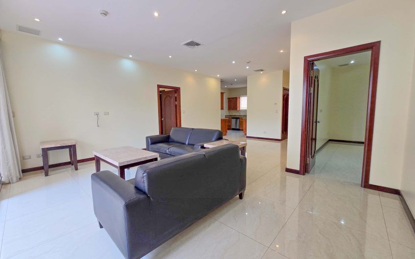 Apartamento con línea blanca y terraza en San Rafael Escazú x Country Club