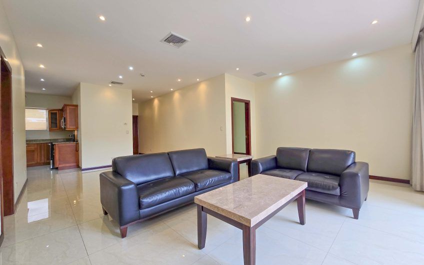 Apartamento con línea blanca y terraza en San Rafael Escazú x Country Club