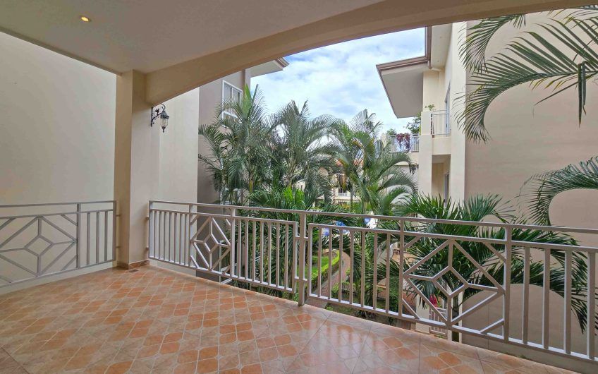 Apartamento con línea blanca y terraza en San Rafael Escazú x Country Club