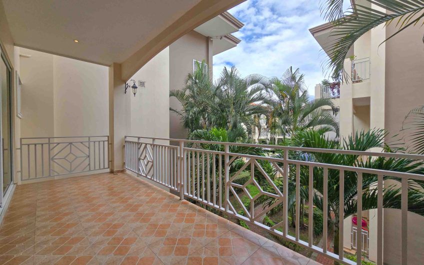 Apartamento con línea blanca y terraza en San Rafael Escazú x Country Club