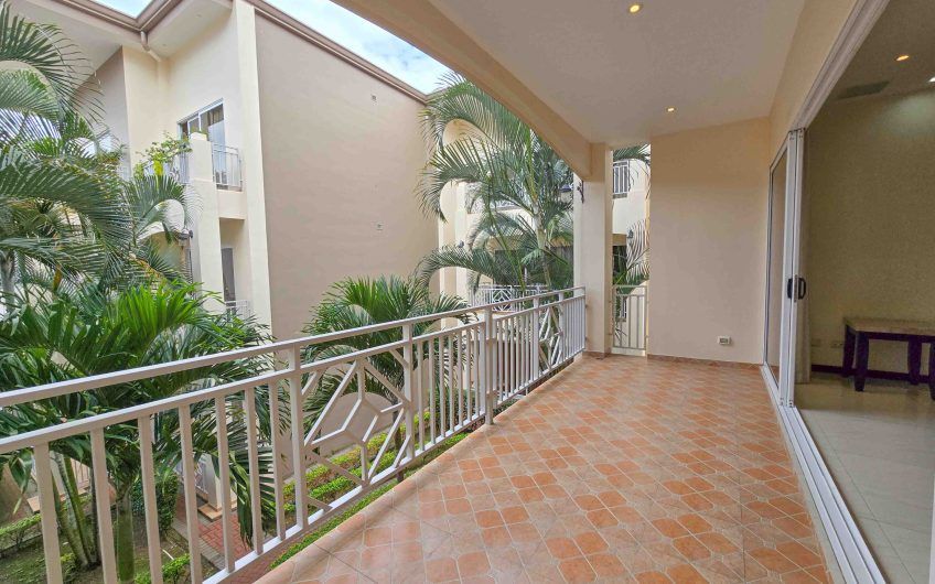 Apartamento con línea blanca y terraza en San Rafael Escazú x Country Club