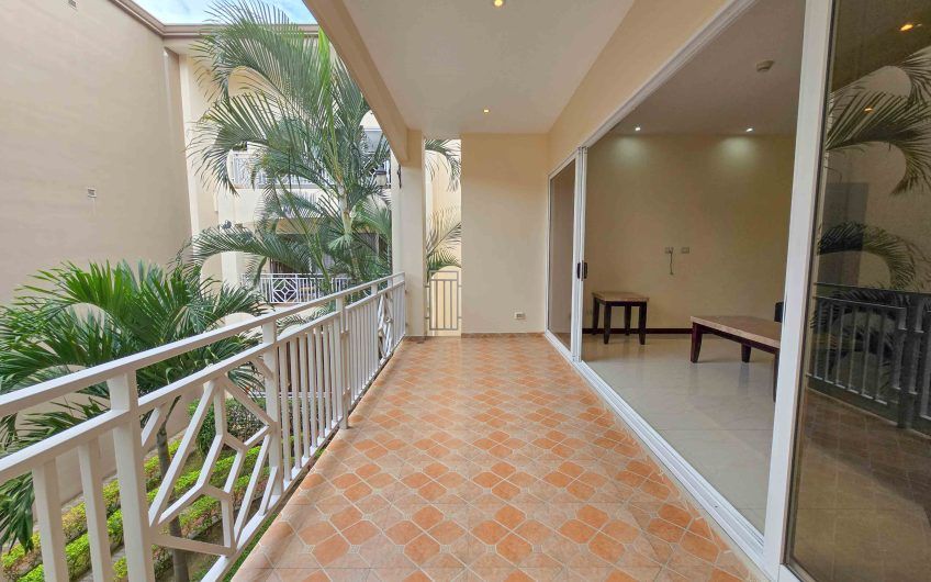 Apartamento con línea blanca y terraza en San Rafael Escazú x Country Club