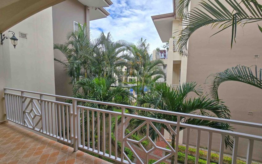 Apartamento con línea blanca y terraza en San Rafael Escazú x Country Club