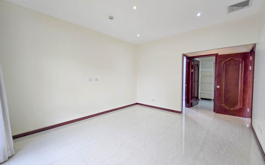 Apartamento con línea blanca y terraza en San Rafael Escazú x Country Club