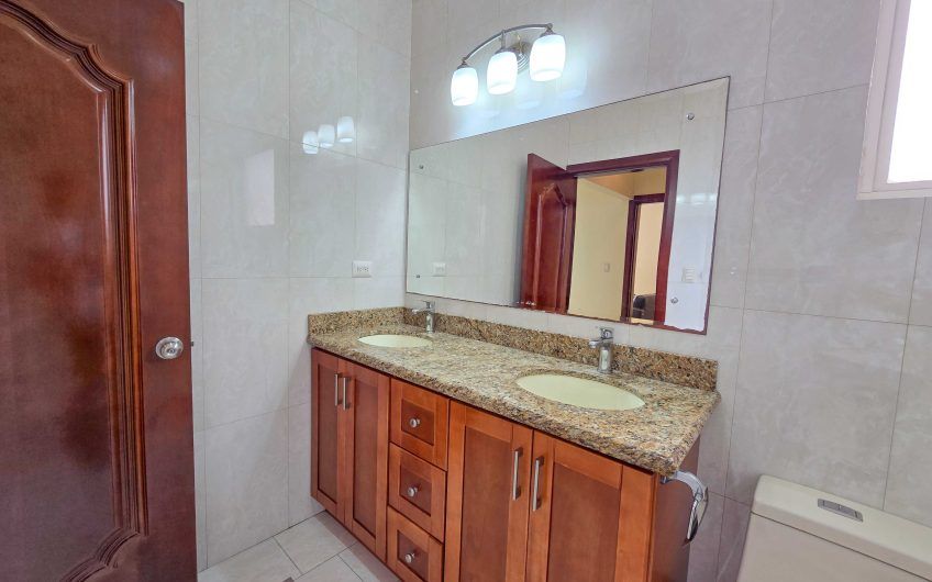 Apartamento con línea blanca y terraza en San Rafael Escazú x Country Club