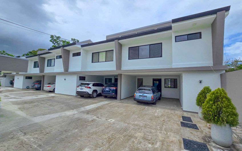 Condo esquinero de 250 m2 con terraza en San Rafael Escazú