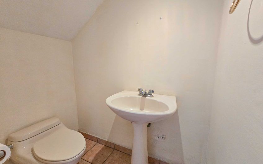 Condo esquinero de 250 m2 con terraza en San Rafael Escazú