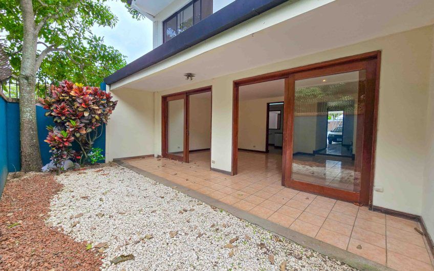 Condo esquinero de 250 m2 con terraza en San Rafael Escazú