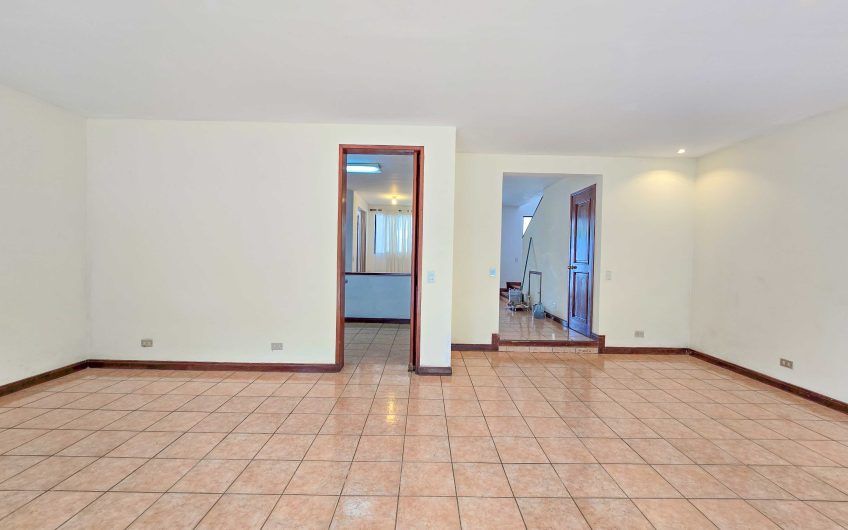 Condo esquinero de 250 m2 con terraza en San Rafael Escazú