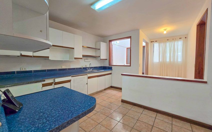 Condo esquinero de 250 m2 con terraza en San Rafael Escazú