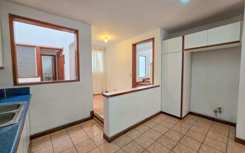 Condo esquinero de 250 m2 con terraza en San Rafael Escazú