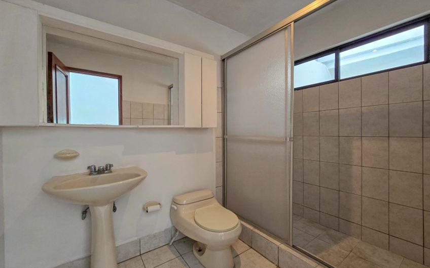 Condo esquinero de 250 m2 con terraza en San Rafael Escazú