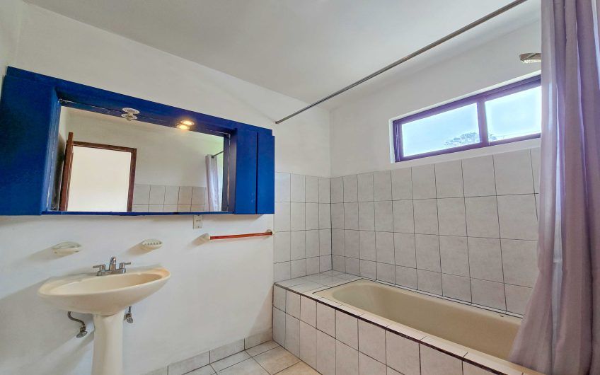 Condo esquinero de 250 m2 con terraza en San Rafael Escazú