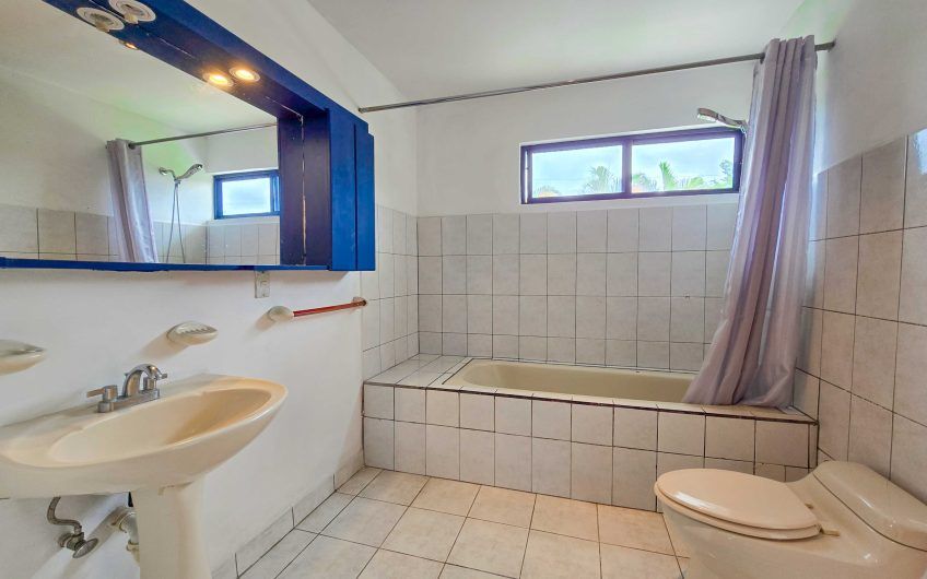 Condo esquinero de 250 m2 con terraza en San Rafael Escazú