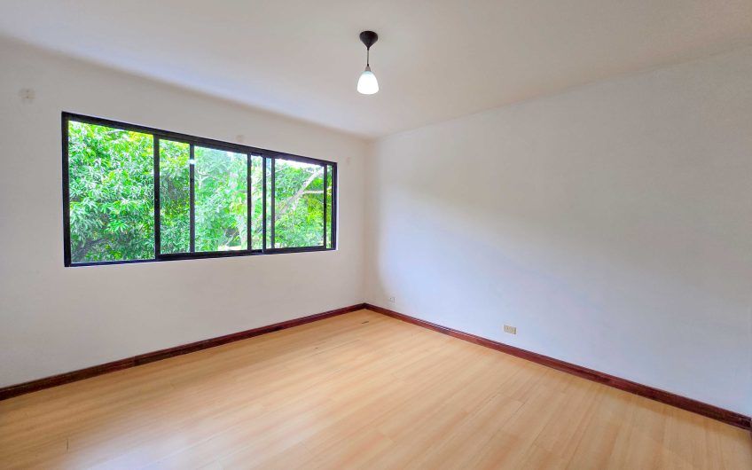 Condo esquinero de 250 m2 con terraza en San Rafael Escazú