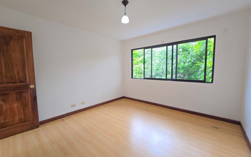 Condo esquinero de 250 m2 con terraza en San Rafael Escazú