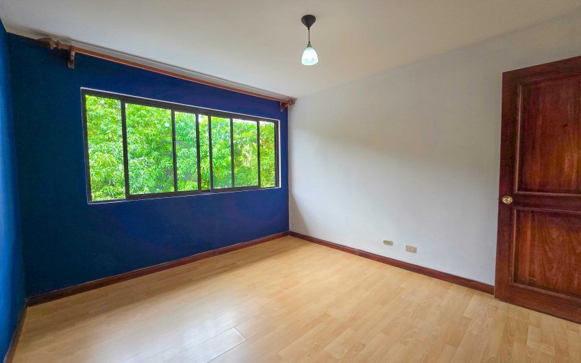 Condo esquinero de 250 m2 con terraza en San Rafael Escazú