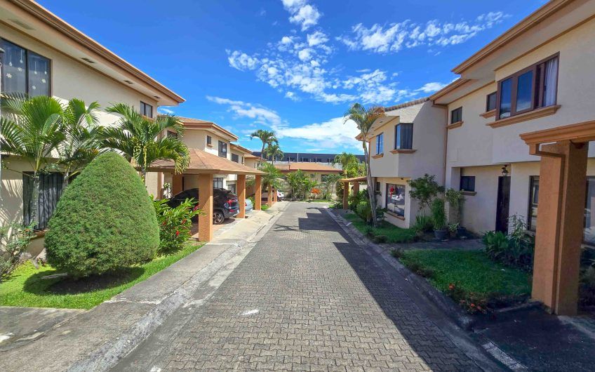 Condominio de 3 habit. en Guachipelín Escazú