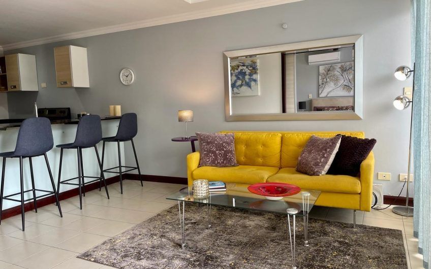 Avalon Santa Ana Centro! Apartamento amueblado con balcón