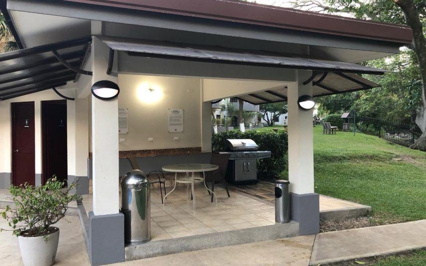 Avalon Santa Ana Centro! Apartamento amueblado con balcón