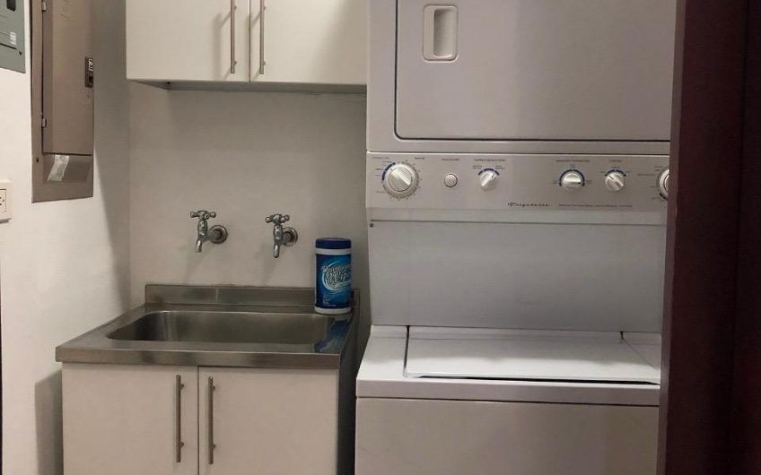 Avalon Santa Ana Centro! Apartamento amueblado con balcón