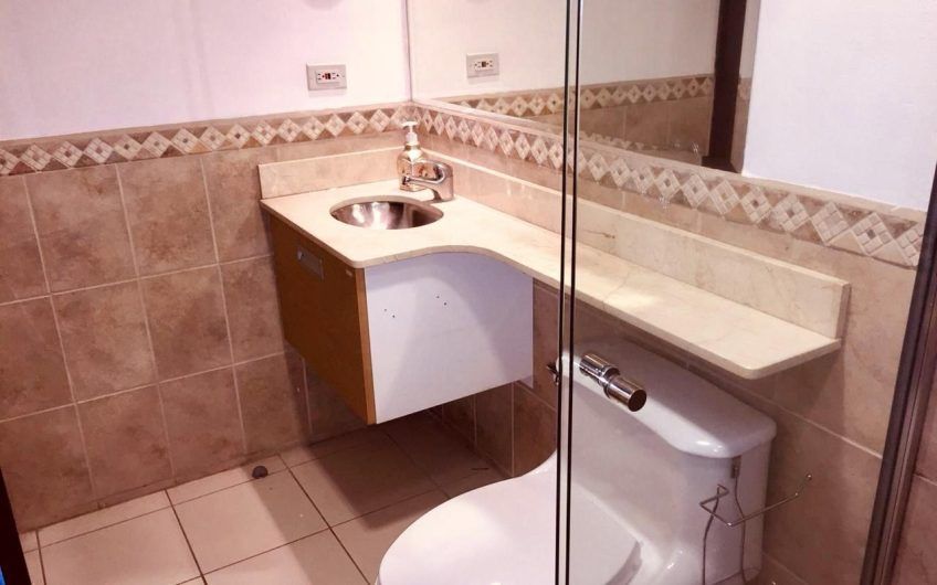 Avalon Santa Ana Centro! Apartamento amueblado con balcón