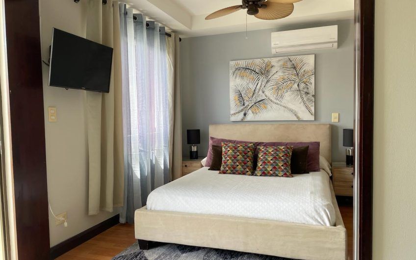 Avalon Santa Ana Centro! Apartamento amueblado con balcón