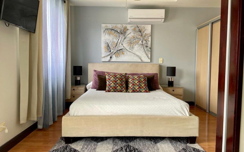 Avalon Santa Ana Centro! Apartamento amueblado con balcón