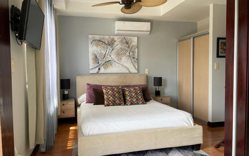 Avalon Santa Ana Centro! Apartamento amueblado con balcón