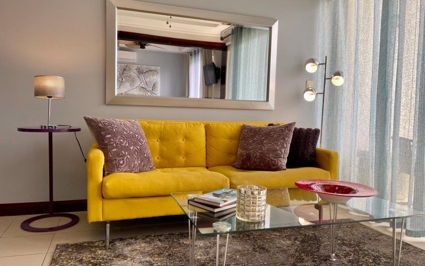 Avalon Santa Ana Centro! Apartamento amueblado con balcón