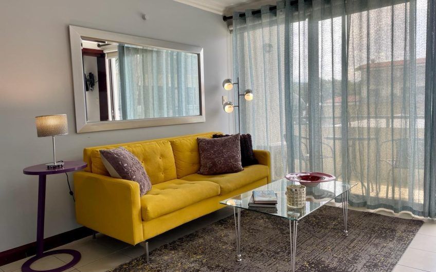 Avalon Santa Ana Centro! Apartamento amueblado con balcón