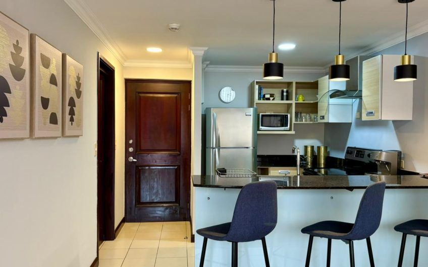 Avalon Santa Ana Centro! Apartamento amueblado con balcón