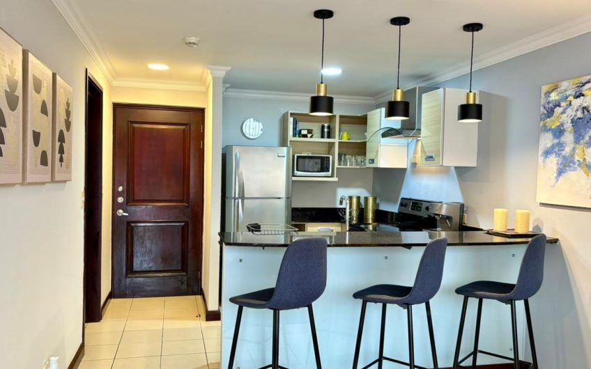 Avalon Santa Ana Centro! Apartamento amueblado con balcón