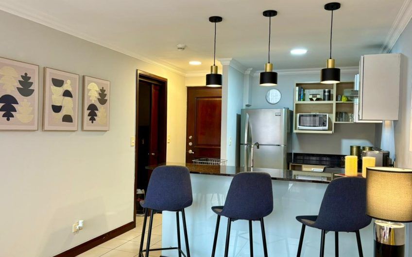 Avalon Santa Ana Centro! Apartamento amueblado con balcón