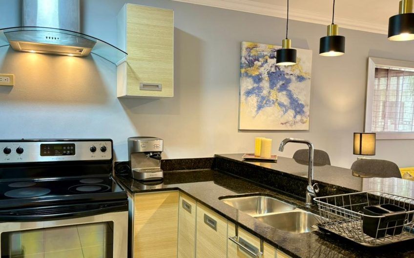 Avalon Santa Ana Centro! Apartamento amueblado con balcón