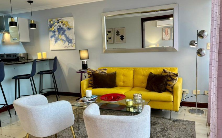 Avalon Santa Ana Centro! Apartamento amueblado con balcón