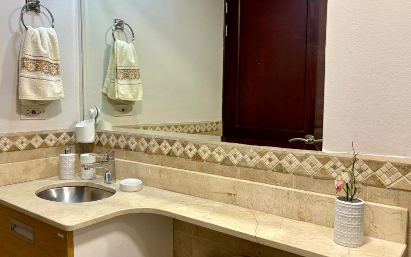 Avalon Santa Ana Centro! Apartamento amueblado con balcón